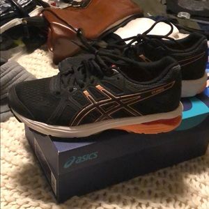 ASICS tennis shoes
